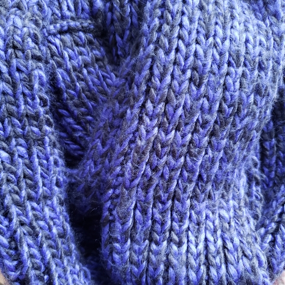 Mossimo Blue Black Chunky Yarn Blanket Infinity Scarf. Ultra warm. - Picture 3 of 4